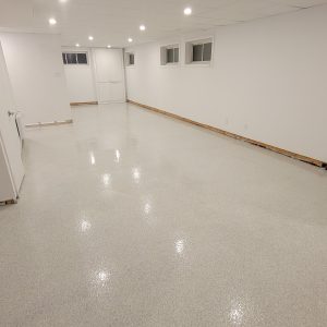 installation d’un plancher de sous-sol en résine époxy